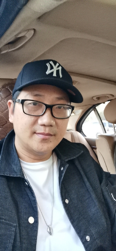拥抱幸福的第一张照片--罗源婚介网