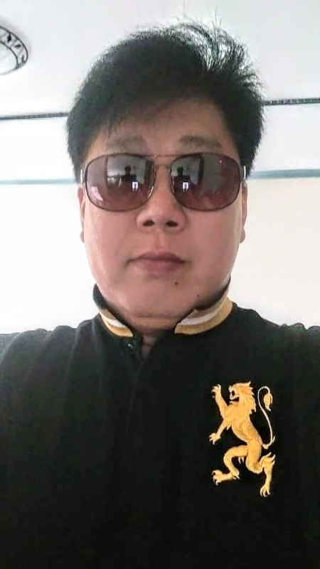 含笑半步癲的第一张照片--罗源婚介网