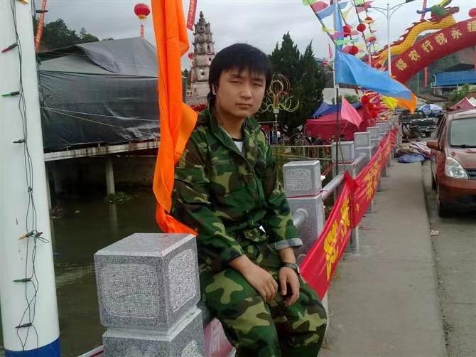 如影随形的第二张照片--罗源婚介网